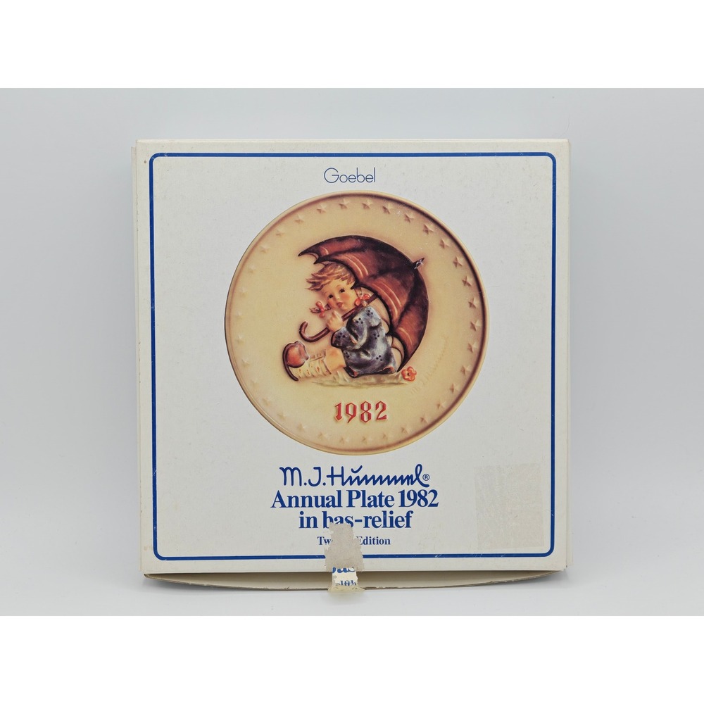 Goebel Hummel 1982 Annual Plate 12th‎ Edition Bas-Relief Umbrella Girl Hum 275
